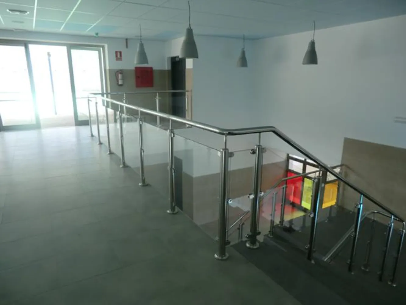 pasillo con escalera Taller Yepabely